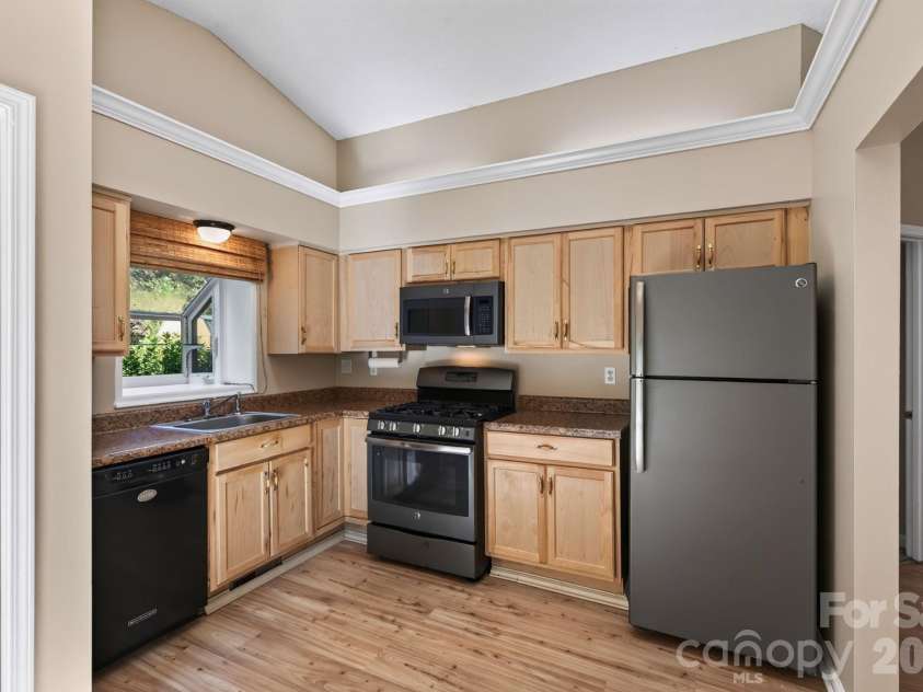 204 Cinnamon Way, Flat Rock, NC 28731.  MLS# CAR4421453, YatesRealty ID 50280. 