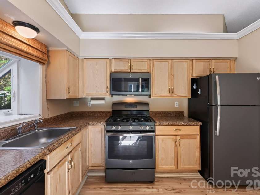 204 Cinnamon Way, Flat Rock, NC 28731.  MLS# CAR4421453, YatesRealty ID 50280. 