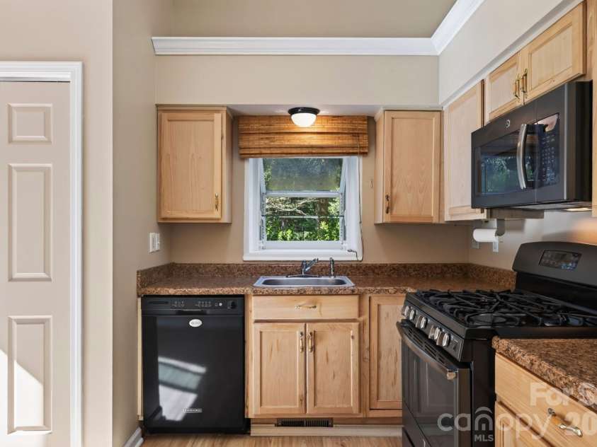 204 Cinnamon Way, Flat Rock, NC 28731.  MLS# CAR4421453, YatesRealty ID 50280. 
