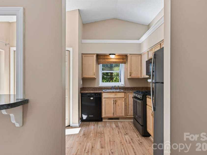 204 Cinnamon Way, Flat Rock, NC 28731.  MLS# CAR4421453, YatesRealty ID 50280. 