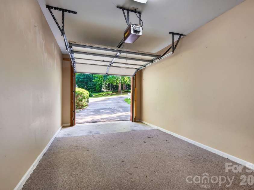 204 Cinnamon Way, Flat Rock, NC 28731.  MLS# CAR4421453, YatesRealty ID 50280. 