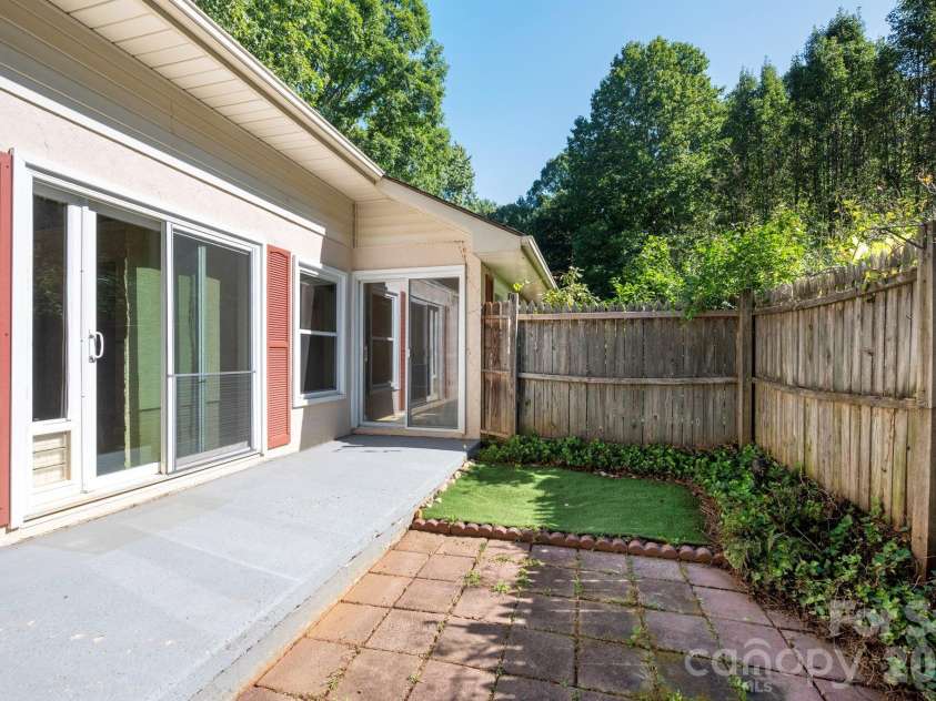 204 Cinnamon Way, Flat Rock, NC 28731.  MLS# CAR4421453, YatesRealty ID 50280. 