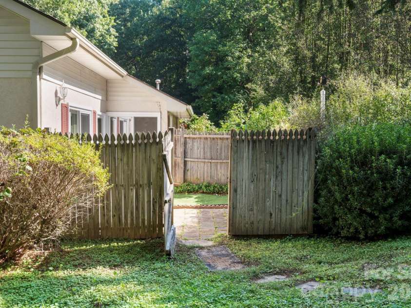 204 Cinnamon Way, Flat Rock, NC 28731.  MLS# CAR4421453, YatesRealty ID 50280. 
