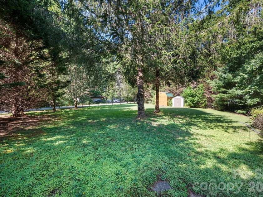 204 Cinnamon Way, Flat Rock, NC 28731.  MLS# CAR4421453, YatesRealty ID 50280. 