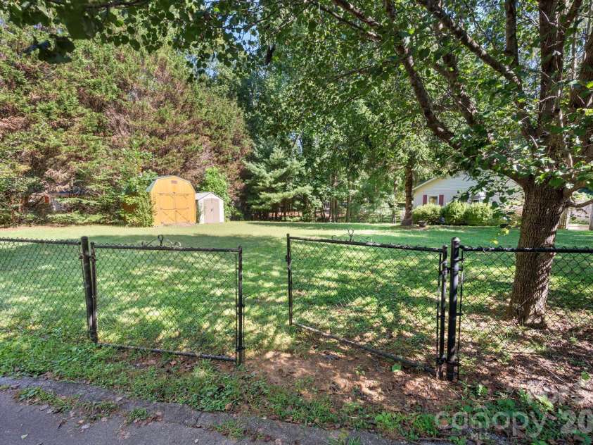 204 Cinnamon Way, Flat Rock, NC 28731.  MLS# CAR4421453, YatesRealty ID 50280. 