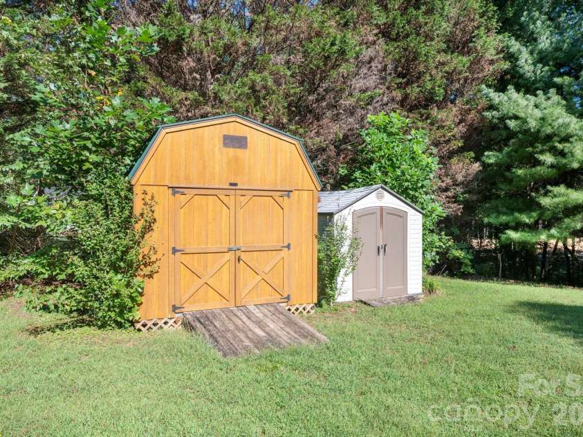 204 Cinnamon Way, Flat Rock, NC 28731.  MLS# CAR4421453, YatesRealty ID 50280. 