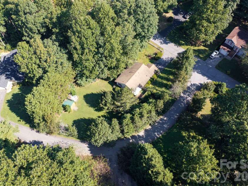 204 Cinnamon Way, Flat Rock, NC 28731.  MLS# CAR4421453, YatesRealty ID 50280. 