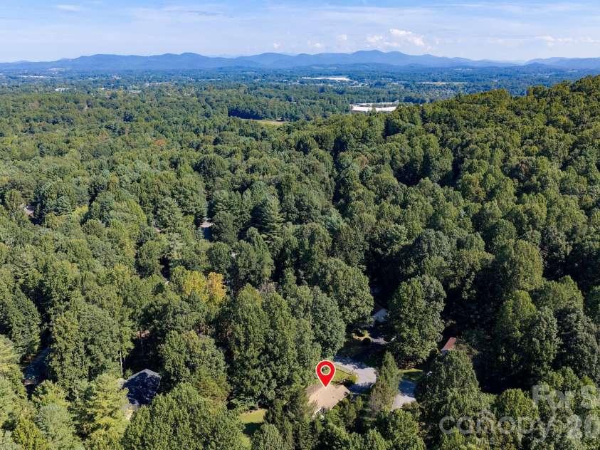 204 Cinnamon Way, Flat Rock, NC 28731.  MLS# CAR4421453, YatesRealty ID 50280. 