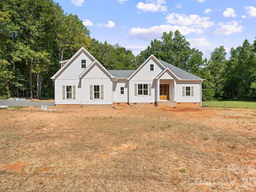 6395 Wingate Hill Road, Denver, NC 28037.  MLS# CAR4423290, YatesRealty ID 50281. Welcome Home!