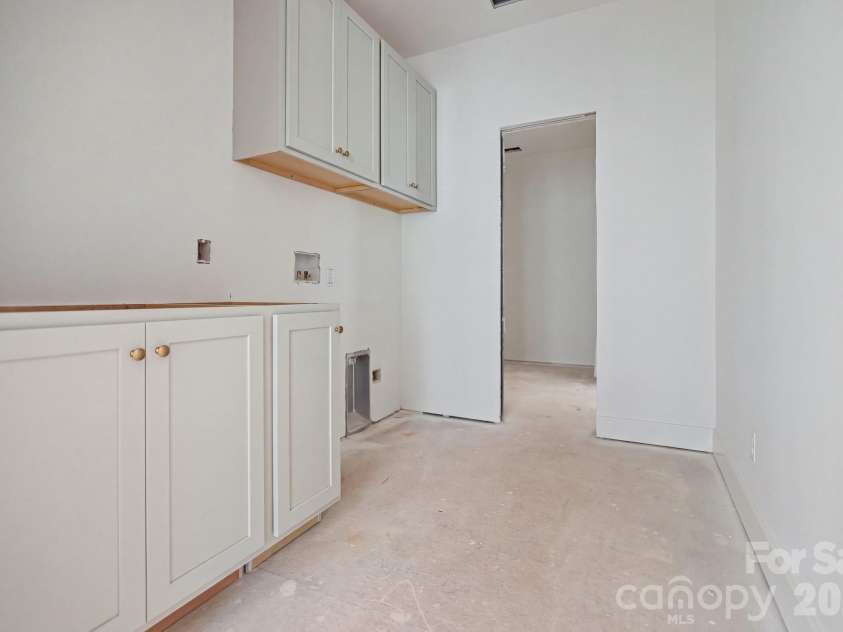 6395 Wingate Hill Road, Denver, NC 28037.  MLS# CAR4423290, YatesRealty ID 50281. You'll love this laundry room!