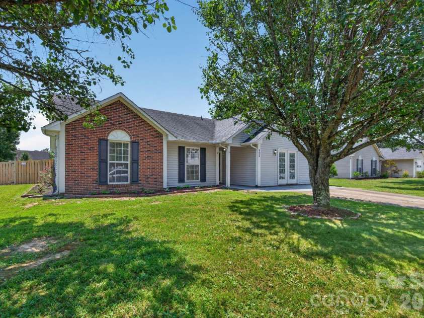 906 Woodhill Drive, Fletcher, NC 28732.  MLS# CAR4404575, YatesRealty ID 50283. 