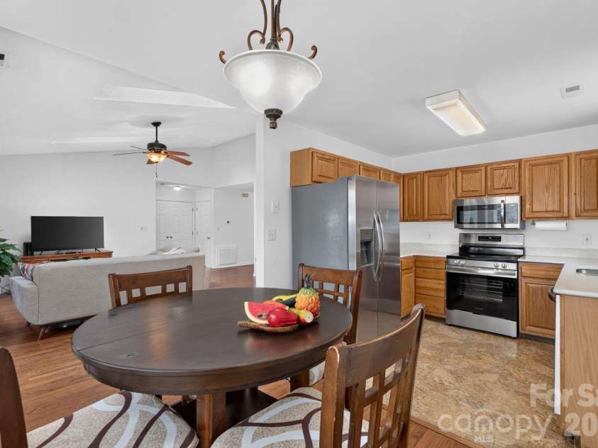 906 Woodhill Drive, Fletcher, NC 28732.  MLS# CAR4404575, YatesRealty ID 50283. Dining