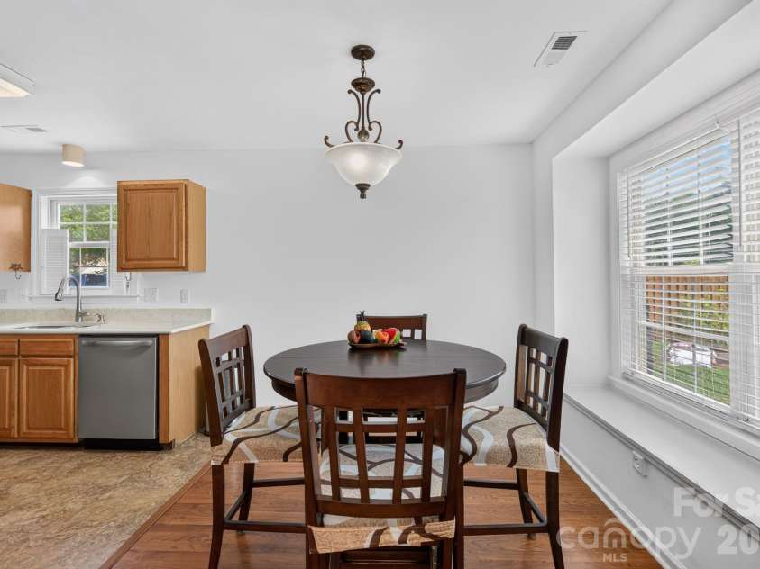 906 Woodhill Drive, Fletcher, NC 28732.  MLS# CAR4404575, YatesRealty ID 50283. Dining