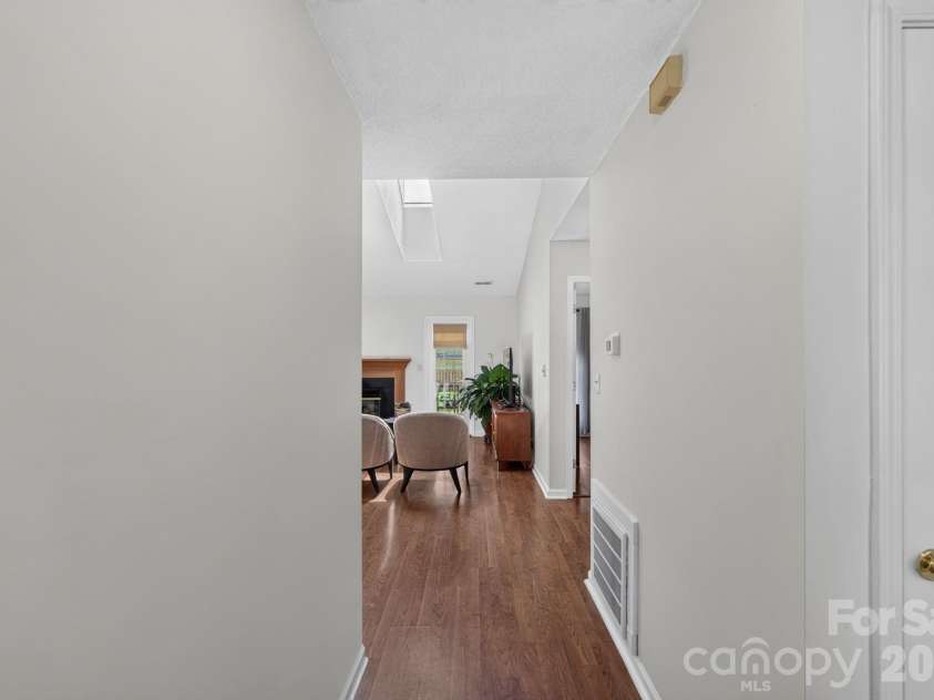 906 Woodhill Drive, Fletcher, NC 28732.  MLS# CAR4404575, YatesRealty ID 50283. Foyer