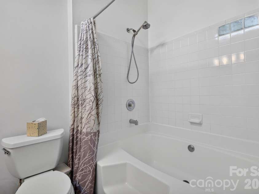 906 Woodhill Drive, Fletcher, NC 28732.  MLS# CAR4404575, YatesRealty ID 50283. Primary Bath