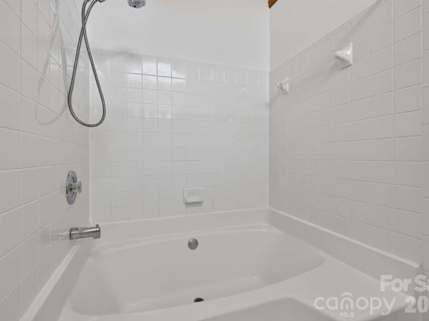 906 Woodhill Drive, Fletcher, NC 28732.  MLS# CAR4404575, YatesRealty ID 50283. Primary Bath