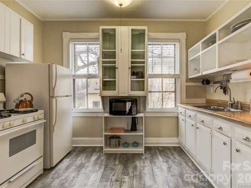 41 Panola Street, Asheville, NC 28801.  MLS# CAR4406063, YatesRealty ID 50287. Apt. 1 - Kitchen