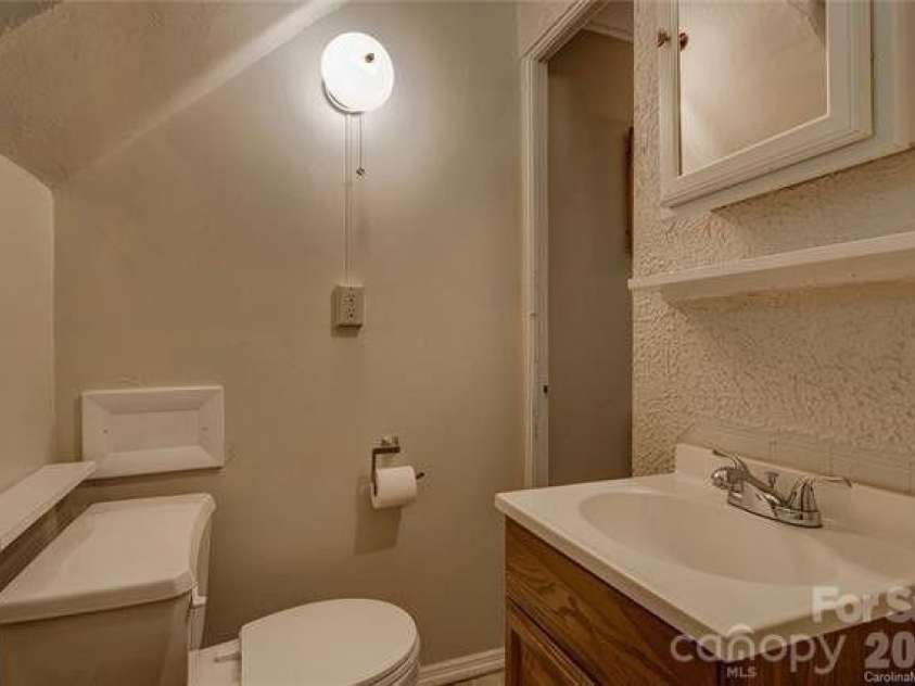 41 Panola Street, Asheville, NC 28801.  MLS# CAR4406063, YatesRealty ID 50287. Apt. 3 - BA