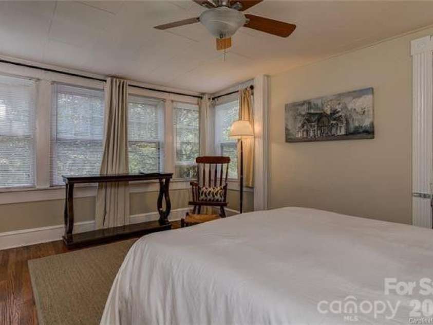 41 Panola Street, Asheville, NC 28801.  MLS# CAR4406063, YatesRealty ID 50287. Apt. 3 - BR