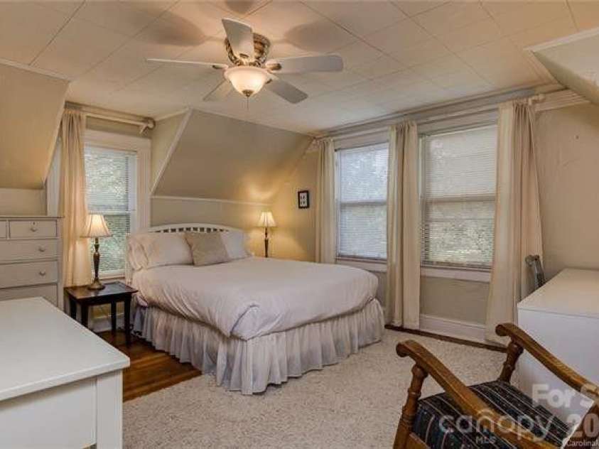41 Panola Street, Asheville, NC 28801.  MLS# CAR4406063, YatesRealty ID 50287. Apt. 4 - BR