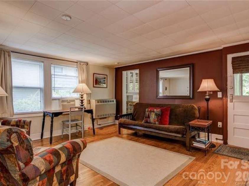 41 Panola Street, Asheville, NC 28801.  MLS# CAR4406063, YatesRealty ID 50287. Apt. 4 - LR