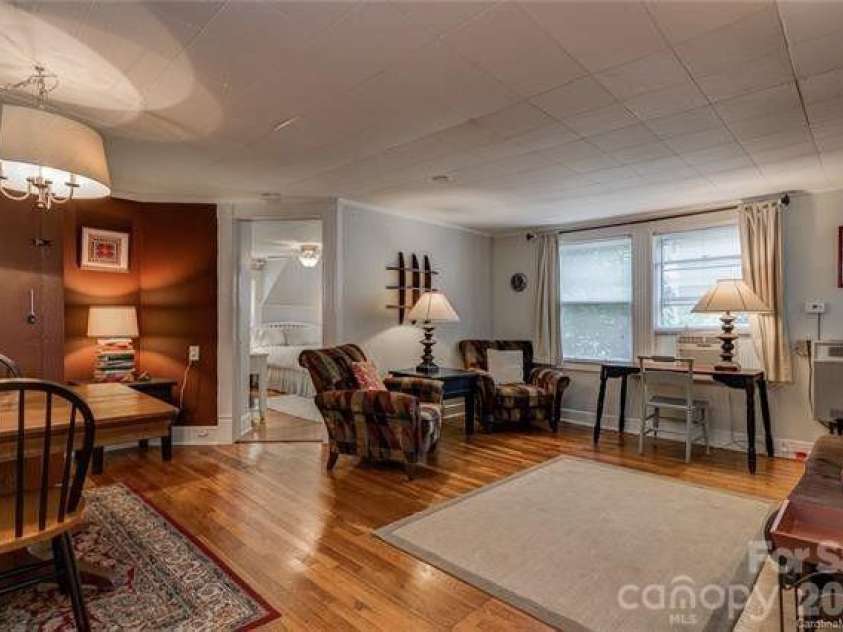 41 Panola Street, Asheville, NC 28801.  MLS# CAR4406063, YatesRealty ID 50287. Apt. 4 - LR