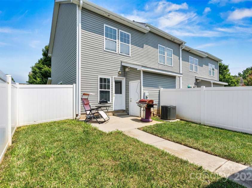 7171 April Mist Trail, Huntersville, NC 28078.  MLS# CAR4171447, YatesRealty ID 5029. 