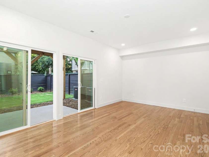 1424 Lomax Avenue, Charlotte, NC 28211.  MLS# CAR4423732, YatesRealty ID 50291. 