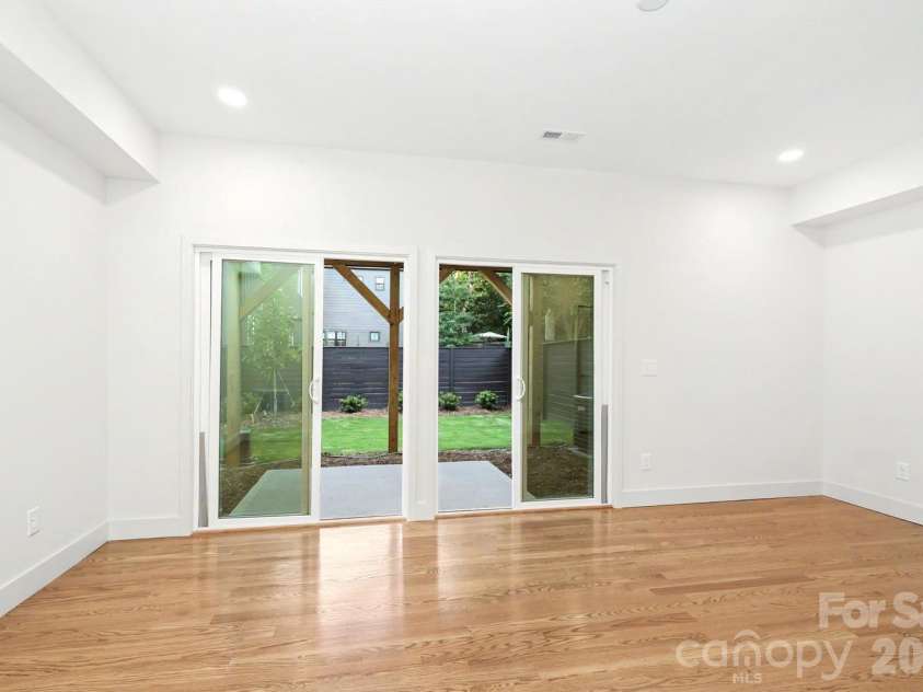 1424 Lomax Avenue, Charlotte, NC 28211.  MLS# CAR4423732, YatesRealty ID 50291. 