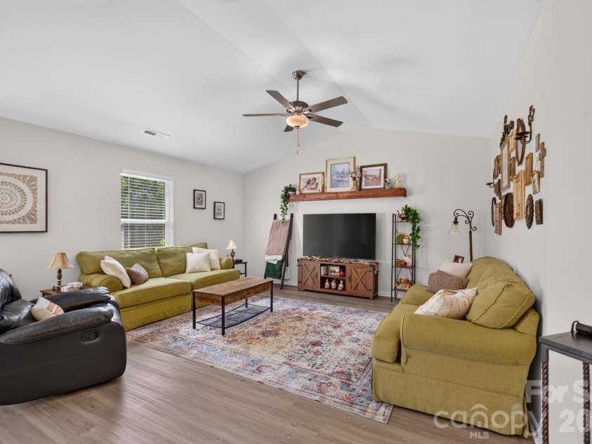 632 Lancelot Drive, Richburg, SC 29729.  MLS# CAR4423740, YatesRealty ID 50292. 
