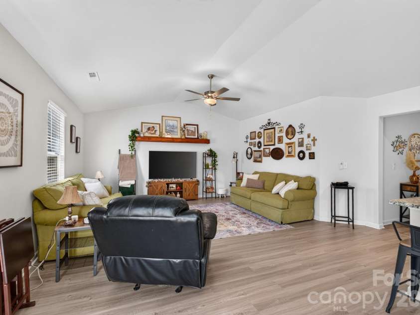 632 Lancelot Drive, Richburg, SC 29729.  MLS# CAR4423740, YatesRealty ID 50292. 