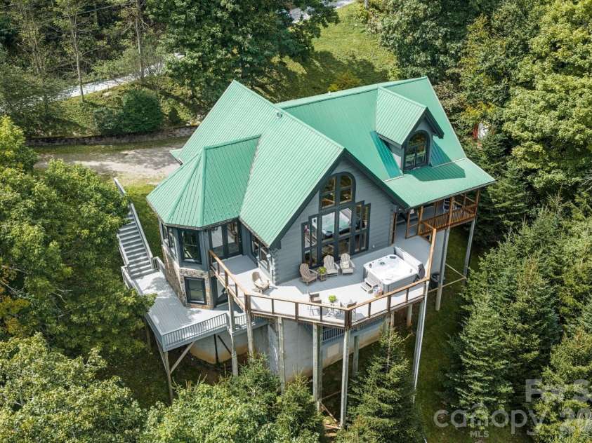 372 Broken Arrow Trail, Boone, NC 28607.  MLS# CAR4423757, YatesRealty ID 50296. 