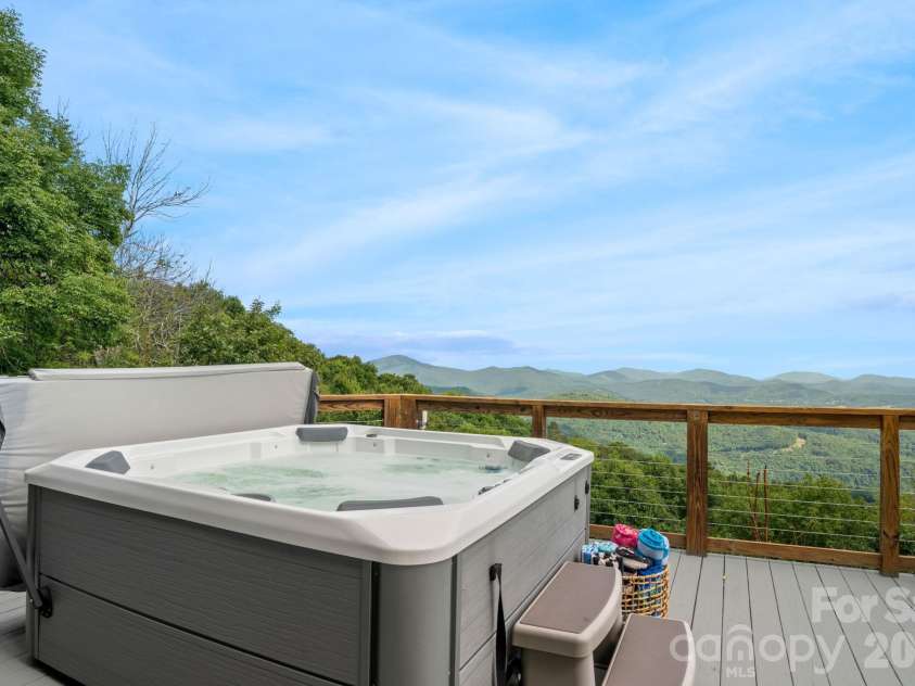 372 Broken Arrow Trail, Boone, NC 28607.  MLS# CAR4423757, YatesRealty ID 50296. 