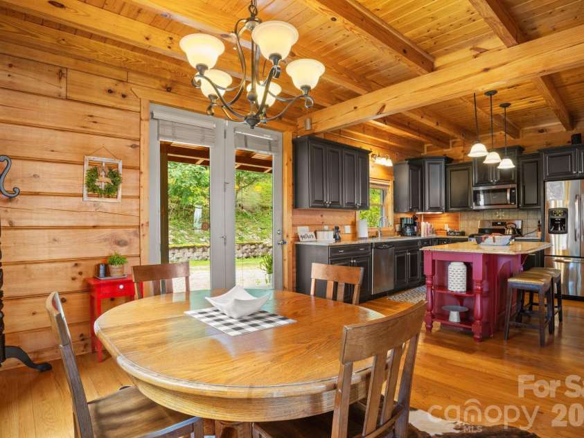 372 Broken Arrow Trail, Boone, NC 28607.  MLS# CAR4423757, YatesRealty ID 50296. 