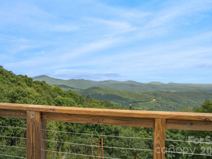 372 Broken Arrow Trail, Boone, NC 28607.  MLS# CAR4423757, YatesRealty ID 50296. 