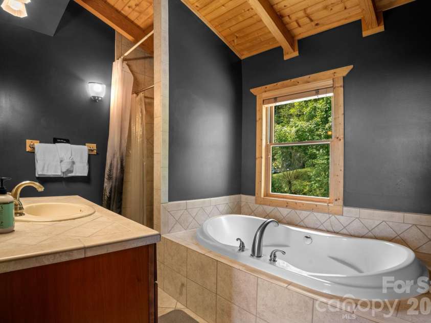 372 Broken Arrow Trail, Boone, NC 28607.  MLS# CAR4423757, YatesRealty ID 50296. 