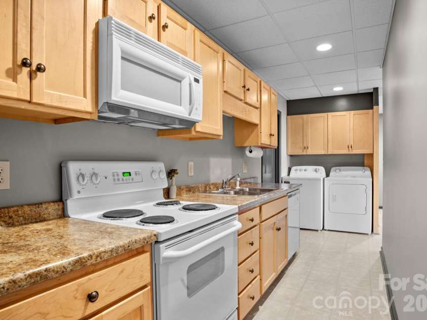 372 Broken Arrow Trail, Boone, NC 28607.  MLS# CAR4423757, YatesRealty ID 50296. 