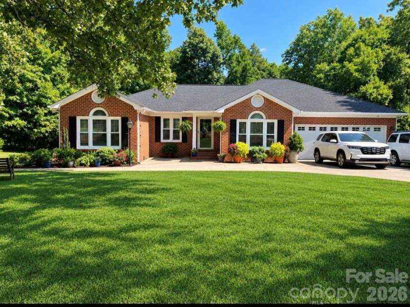 3001 Sunset Road, Charlotte, NC 28216.  MLS# CAR4423479, YatesRealty ID 50298. 