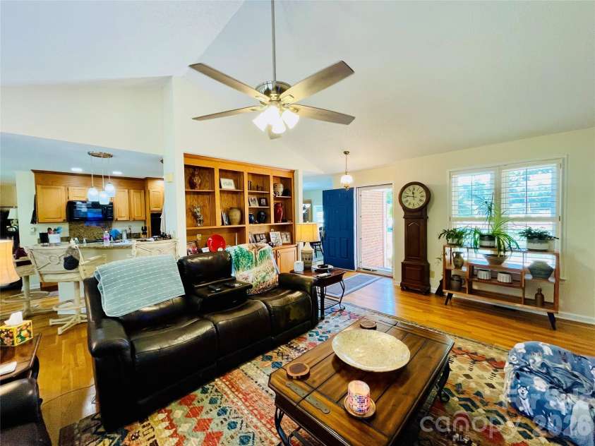 3001 Sunset Road, Charlotte, NC 28216.  MLS# CAR4423479, YatesRealty ID 50298. 
