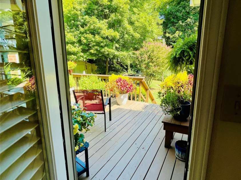 3001 Sunset Road, Charlotte, NC 28216.  MLS# CAR4423479, YatesRealty ID 50298. 