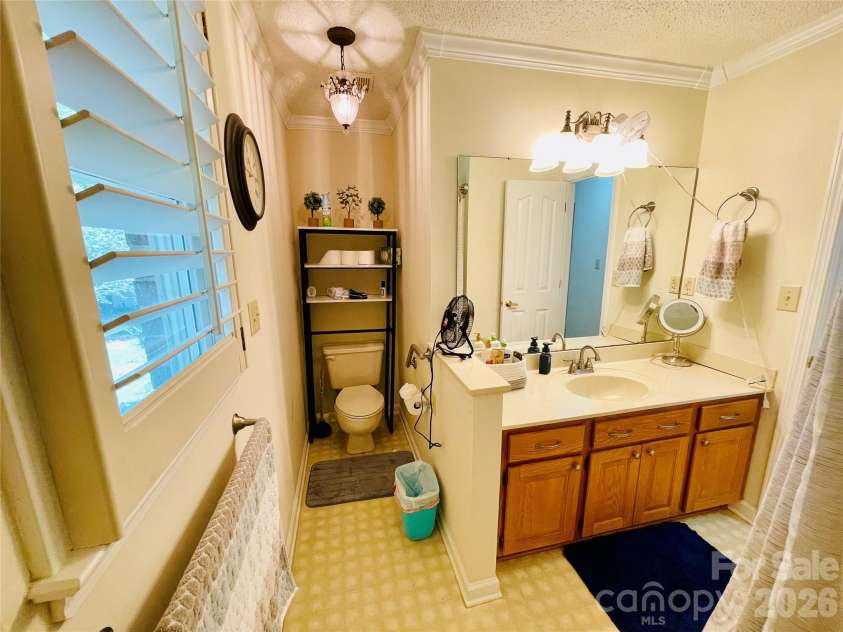 3001 Sunset Road, Charlotte, NC 28216.  MLS# CAR4423479, YatesRealty ID 50298. 