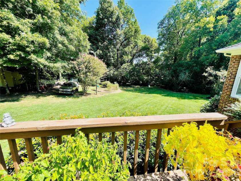 3001 Sunset Road, Charlotte, NC 28216.  MLS# CAR4423479, YatesRealty ID 50298. 