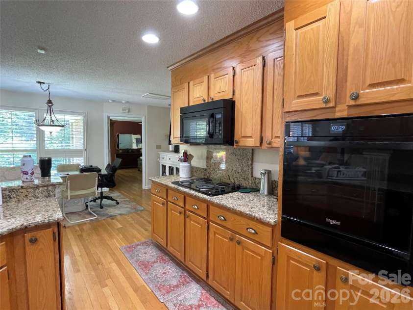 3001 Sunset Road, Charlotte, NC 28216.  MLS# CAR4423479, YatesRealty ID 50298. 
