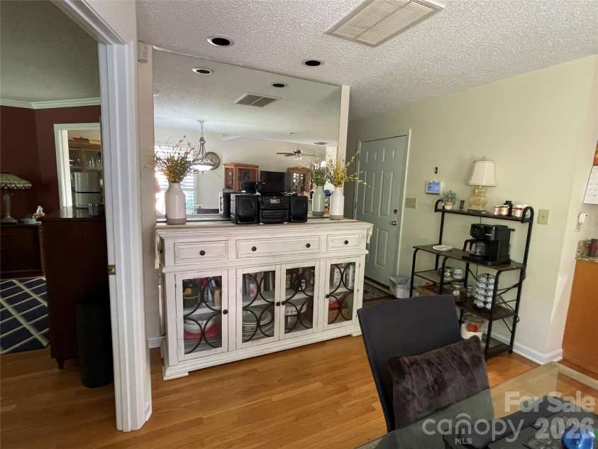 3001 Sunset Road, Charlotte, NC 28216.  MLS# CAR4423479, YatesRealty ID 50298. 