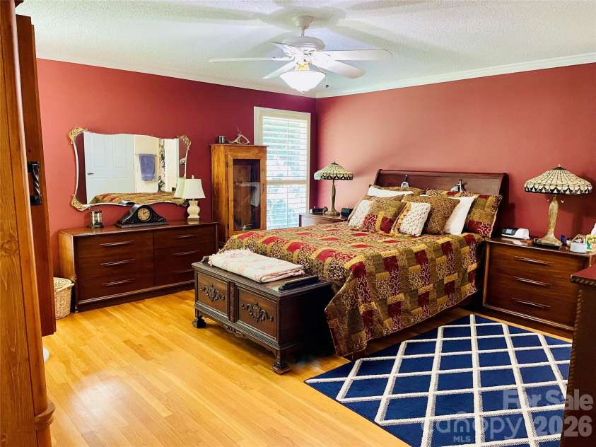 3001 Sunset Road, Charlotte, NC 28216.  MLS# CAR4423479, YatesRealty ID 50298. 