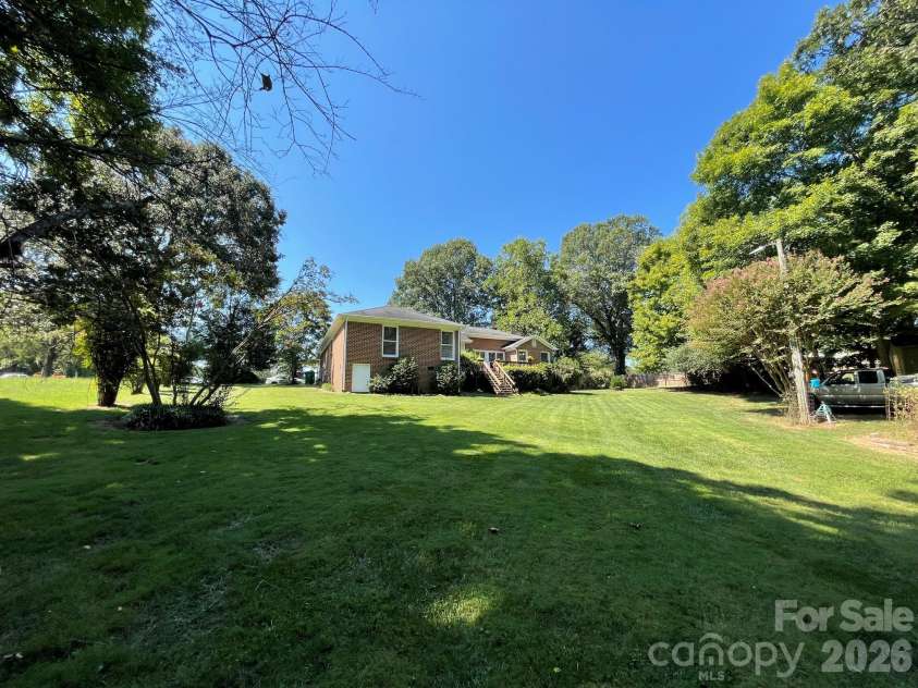 3001 Sunset Road, Charlotte, NC 28216.  MLS# CAR4423479, YatesRealty ID 50298. 