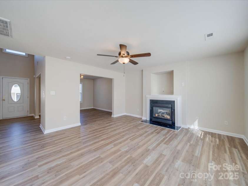 13410 Tartarian Court, Charlotte, NC 28215.  MLS# CAR4220153, YatesRealty ID 5030. 