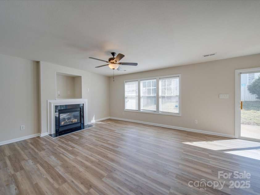 13410 Tartarian Court, Charlotte, NC 28215.  MLS# CAR4220153, YatesRealty ID 5030. 