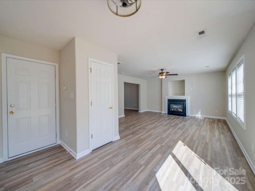 13410 Tartarian Court, Charlotte, NC 28215.  MLS# CAR4220153, YatesRealty ID 5030. 