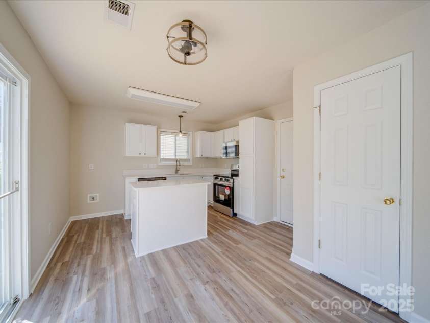 13410 Tartarian Court, Charlotte, NC 28215.  MLS# CAR4220153, YatesRealty ID 5030. 